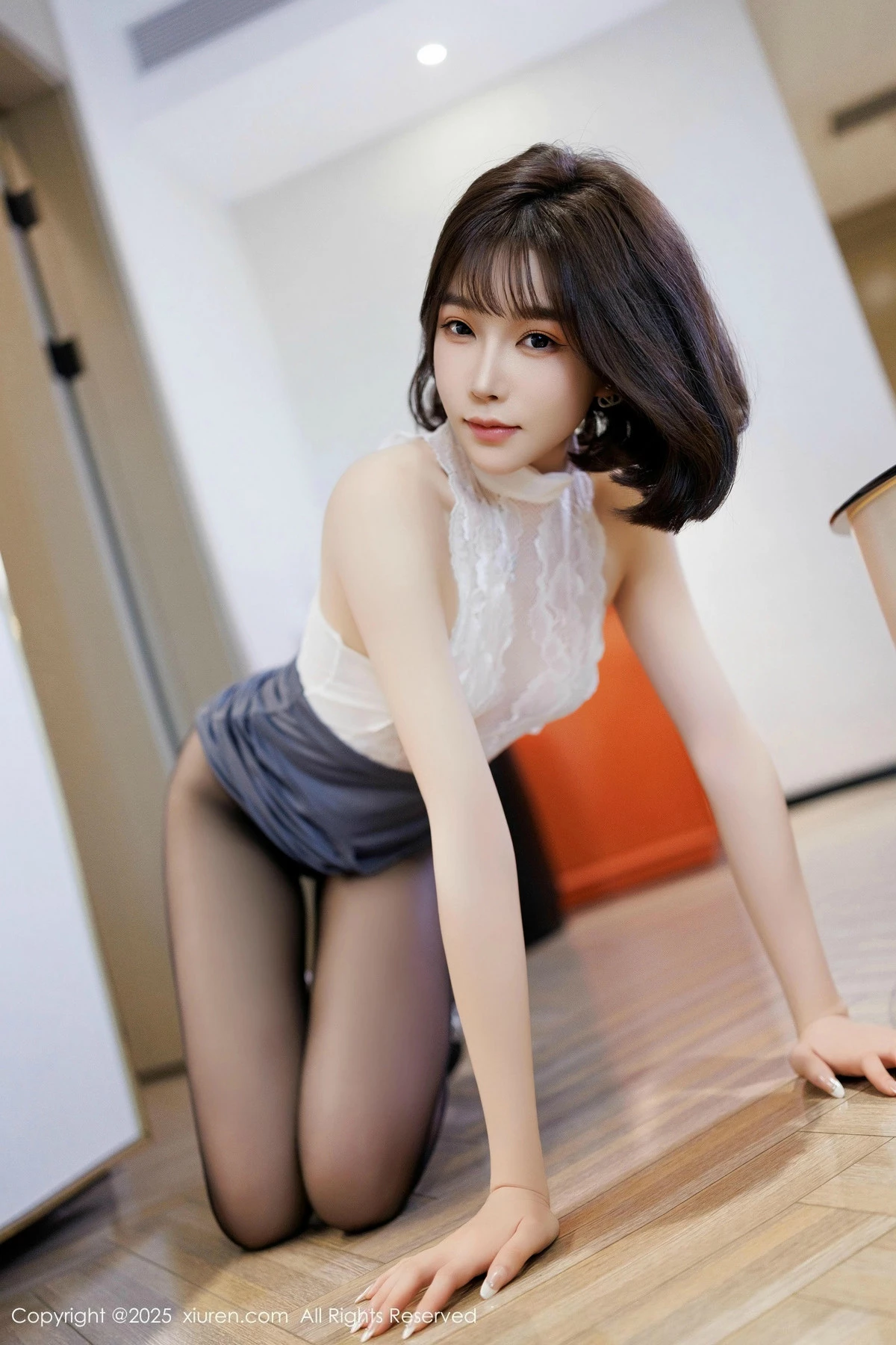 [[XiuRen秀人网]秀人网]No.9978_女神徐莉芝Booty性感灰色连衣短裙配超薄黑丝秀完美身材诱惑写真92P