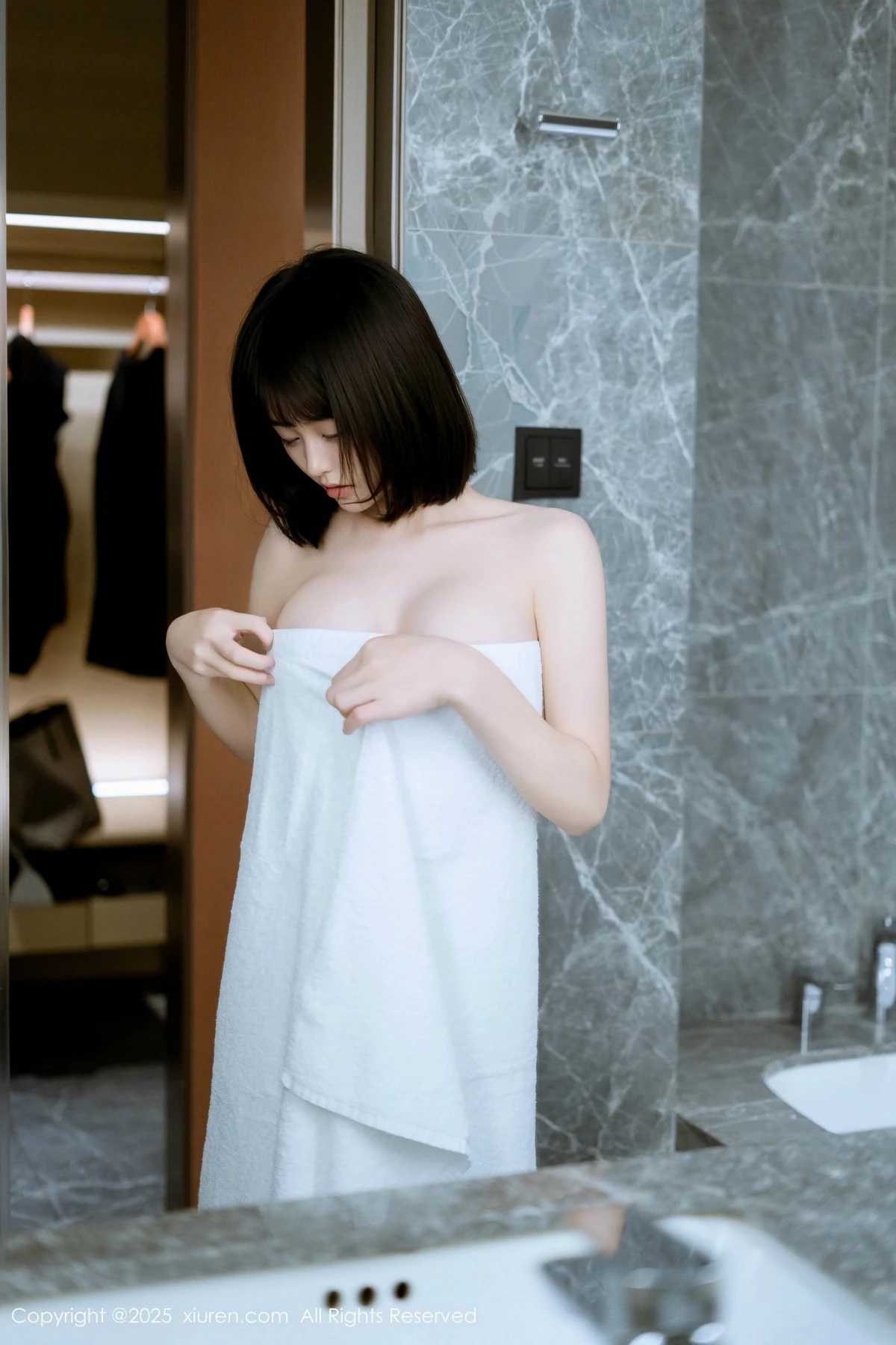 [[XiuRen秀人网]秀人网]No.9972_模特涵涵Luna浴室性感白色婚纱+白色浴袍秀凹凸身材完美诱惑写真74P