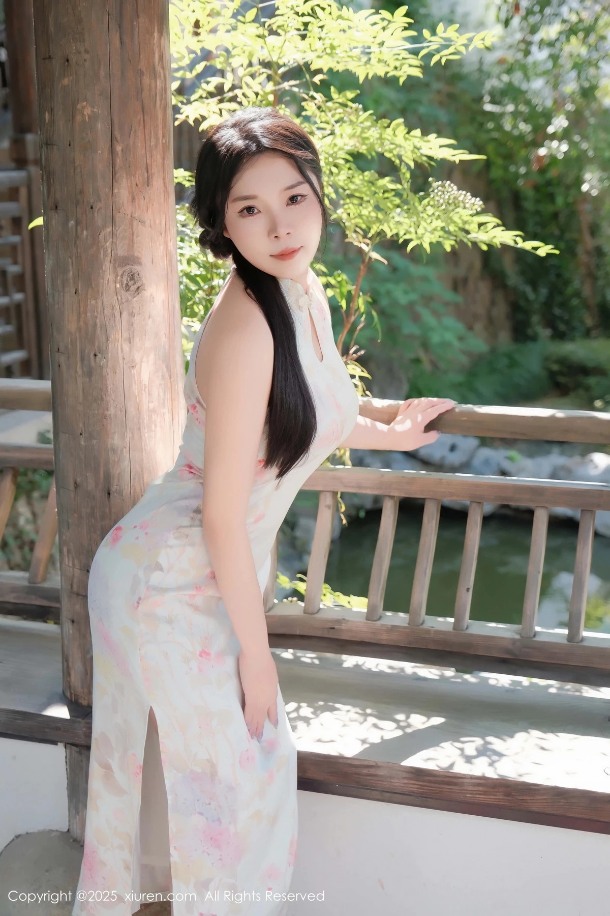 [[XiuRen秀人网]秀人网]No.9893_模特麦田性感浅蓝色旗袍配超薄无内肉丝秀曼妙身姿撩人诱惑写真70P