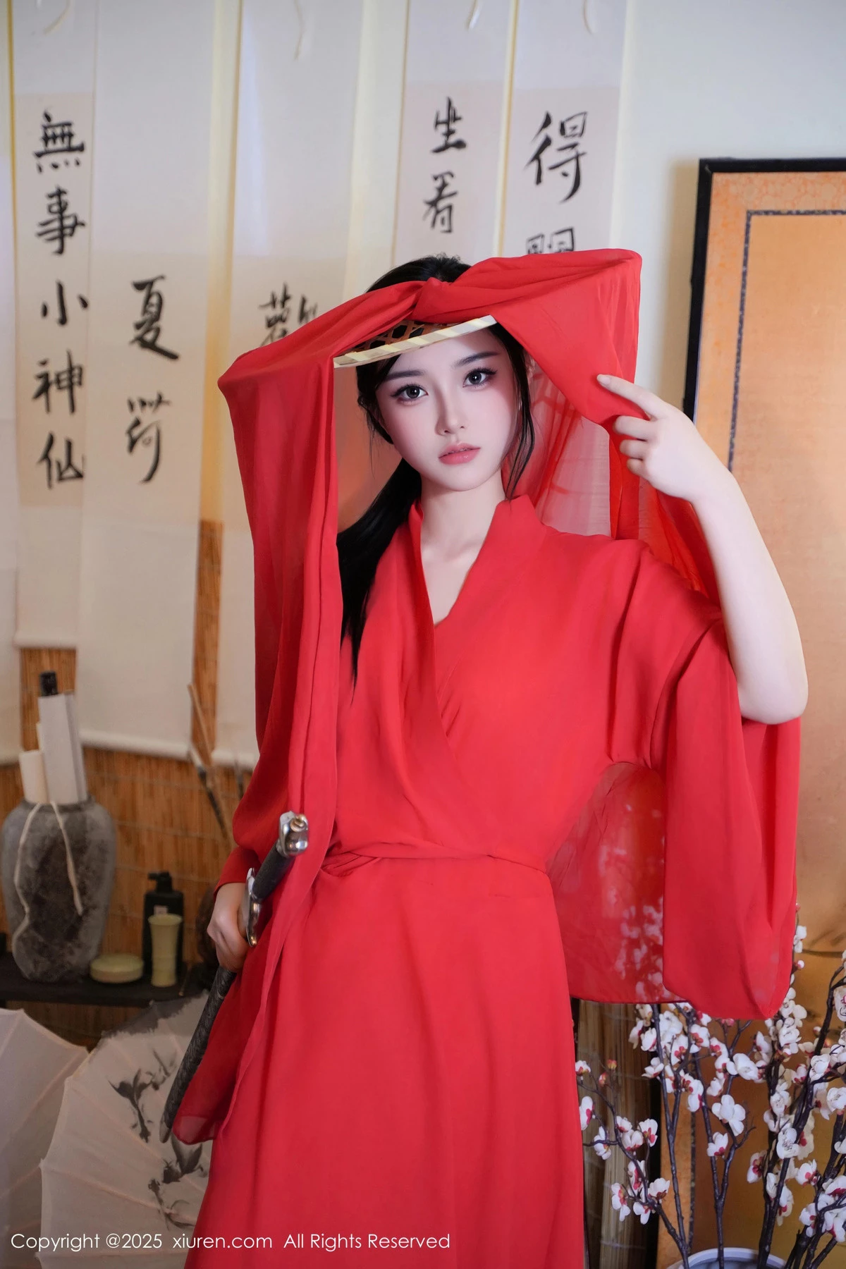 [[XiuRen秀人网]秀人网]No.9890_模特妙可可Cheese性感红衣剑客装配肉丝袜秀丰腴身姿诱惑写真60P